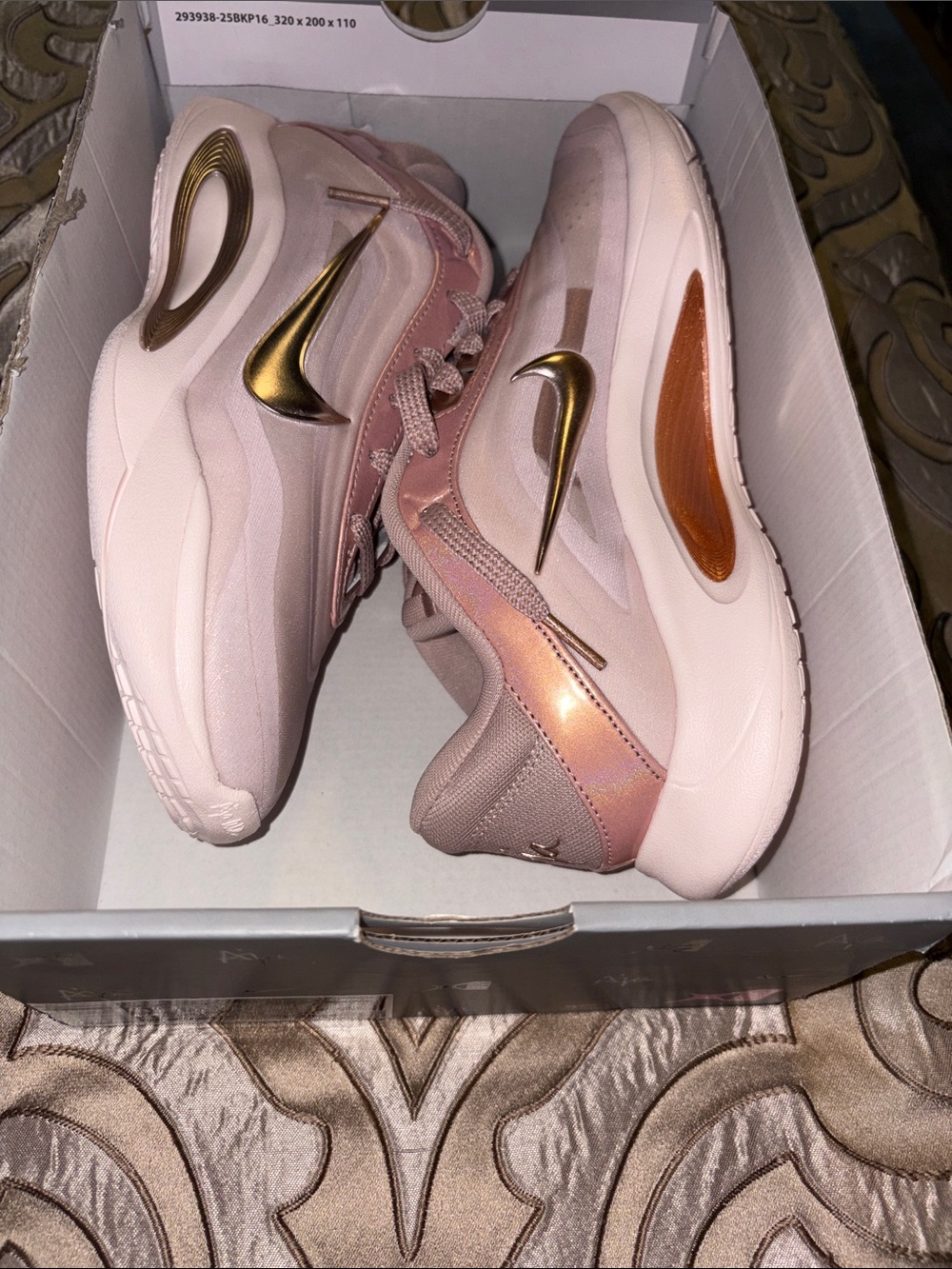 Nike Women’s A'One "Stone Mauve" Basketball Shoe Size 8.5 No lid Box